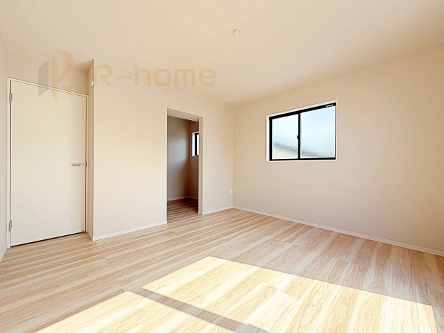 つくば市古来1期　新築戸建て　1号棟の洋室|どんな部屋家具も合わせやすいシンプルな洋室！
たっぷりの日差しと心地よい風が舞い込む住まい♪