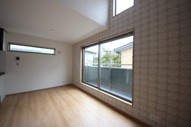 朝日町4丁目戸建の居間・リビング