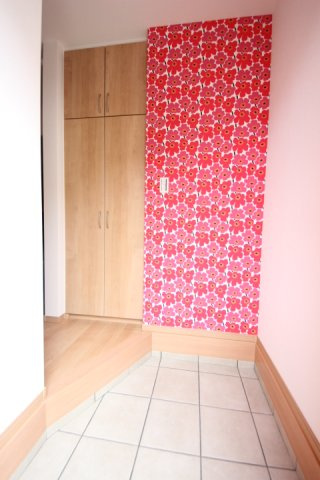 朝日町4丁目戸建の玄関