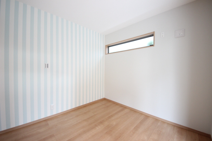 朝日町4丁目戸建の洋室