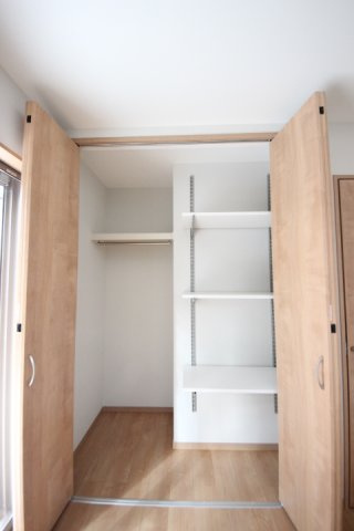 朝日町4丁目戸建の収納