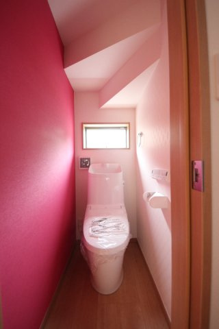 朝日町4丁目戸建のトイレ