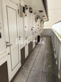 板橋区熊野町のアパートのエントランス