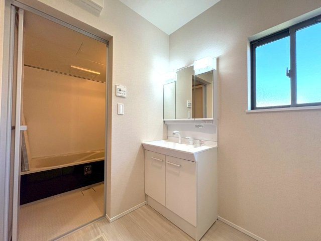 静岡市葵区瀬名六丁目１４期　新築戸建　全１棟の独立洗面台