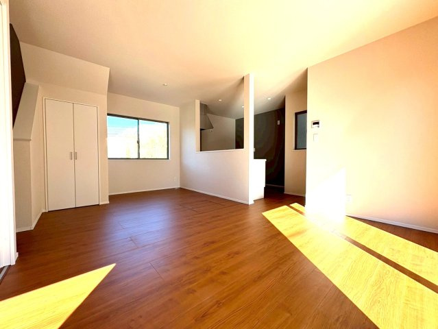 静岡市葵区瀬名六丁目１４期　新築戸建　全１棟の居間・リビング