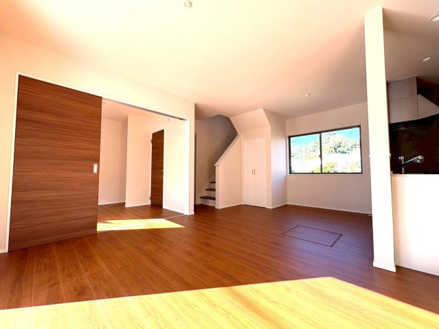 静岡市葵区瀬名六丁目１４期　新築戸建　全１棟の居間・リビング