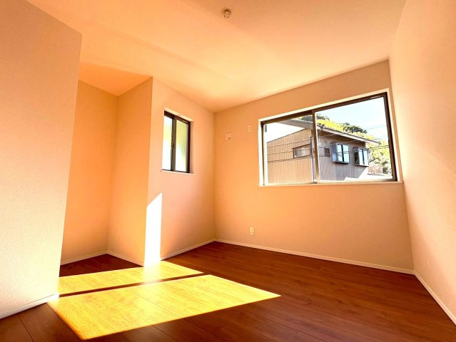 静岡市葵区瀬名六丁目１４期　新築戸建　全１棟の洋室