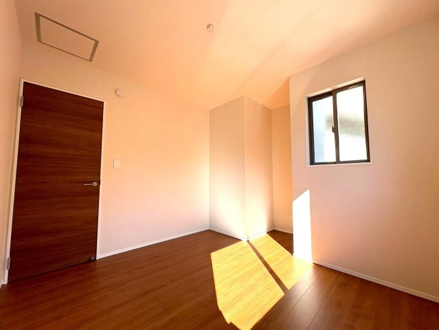 静岡市葵区瀬名六丁目１４期　新築戸建　全１棟の洋室