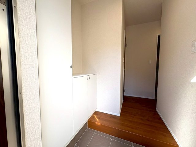 静岡市葵区瀬名六丁目１４期　新築戸建　全１棟の玄関