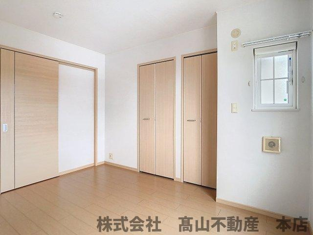 宗像市緑町のアパートの居間・リビング