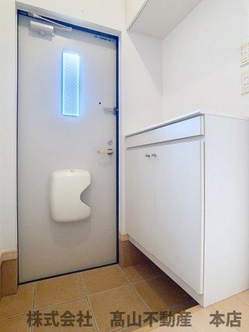 グローヴ・ヒルズの玄関