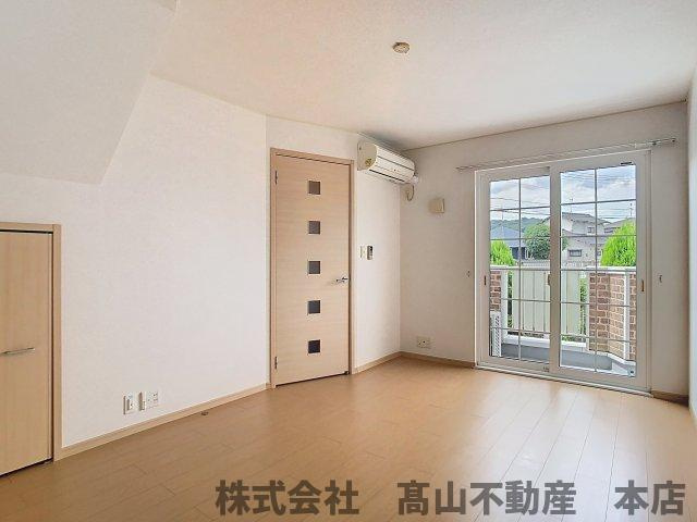宗像市緑町のアパートの居間・リビング