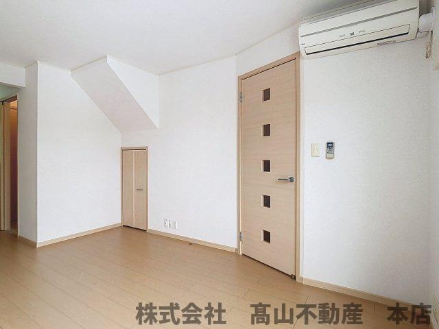 宗像市緑町のアパートの居間・リビング