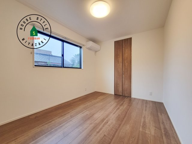 都城市金田町4(A号棟)の内観：施工例|主寝室には収納力に優れたクローゼットがありますので、お部屋もすっきり片付きます。