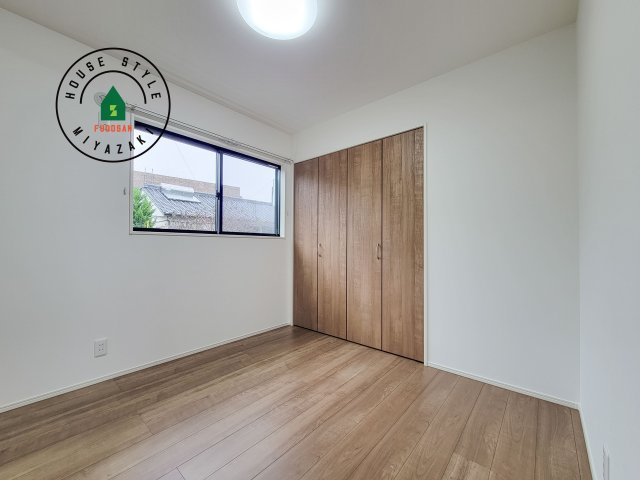 都城市金田町4(A号棟)の内観：施工例|柔らかい陽光が差し込む明るいお部屋を演出する設計。彩光の取れる窓が気持ちの良いお部屋を創り上げます。