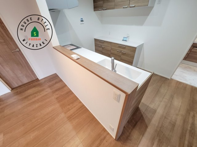 都城市金田町4(A号棟)の内観：施工例|キッチンから立ち込める香りが今日の料理を期待させます。