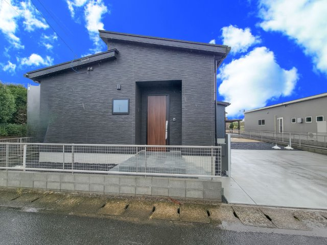 都城市金田町4(A号棟)の外観|住宅ローン無料相談会開催中です！「総額いくらかかるの？」スタッフがお一人お一人に合ったプランで、シミュレーション致します。