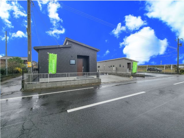 都城市金田町4(A号棟)の前面道路含む現地写真|見学の時間などお気軽にお問い合わせ下さい。