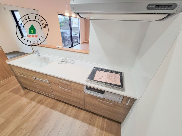 都城市金田町4(A号棟)のキッチン|ご家族を近くに感じられる対面キッチンのLDK。会話もはずみそうですね。