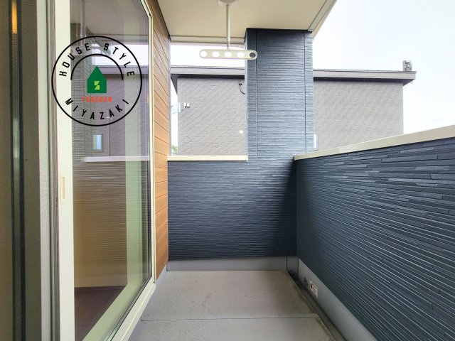 都城市太郎坊町(A号棟)のバルコニー|温かい太陽を感じる事ができます。