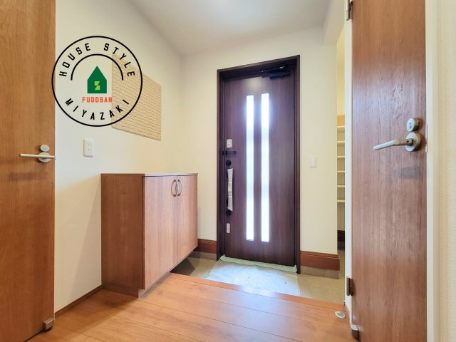 都城市太郎坊町(A号棟)の防犯設備|【電子キー】 玄関ドアのカギの開け閉めも、これからは電子錠でスマートに。