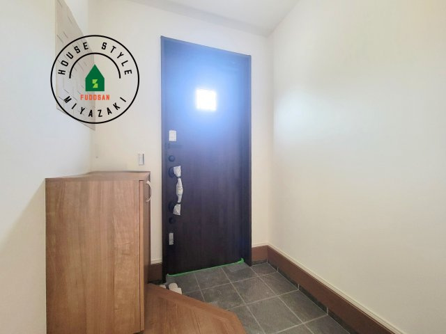 宮崎市大塚町西ノ後(B号棟)の防犯設備|【電子キー】 玄関ドアのカギの開け閉めも、これからは電子錠でスマートに。