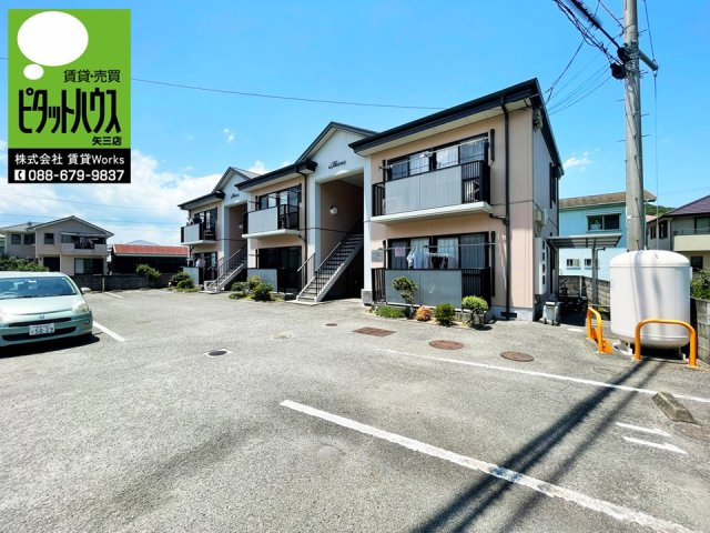 シャーメゾン大原　A棟の外観