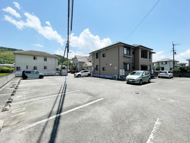 シャーメゾン大原　A棟の駐車場