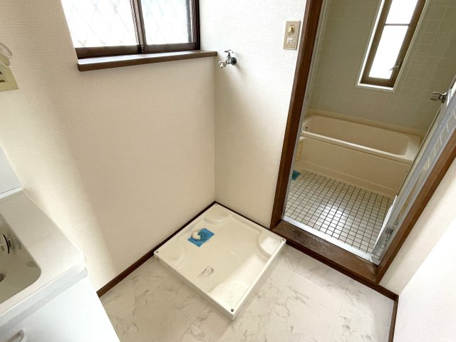 牛込貸家の設備|洗濯機置き場