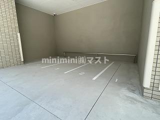 プライムアーバン南森町の駐車場
