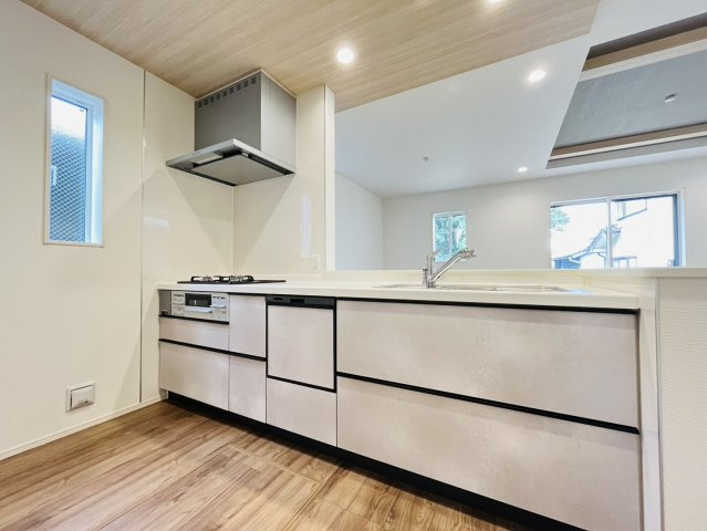 知多市八幡汐海道20番1『仲介手数料無料』新築戸建てのキッチン