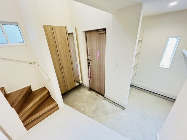 知多市八幡汐海道20番1『仲介手数料無料』新築戸建ての玄関