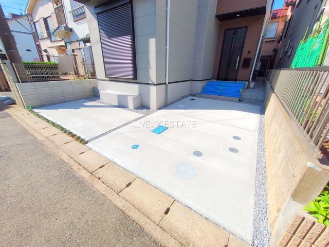 越谷市大沢 新築分譲住宅の駐車場