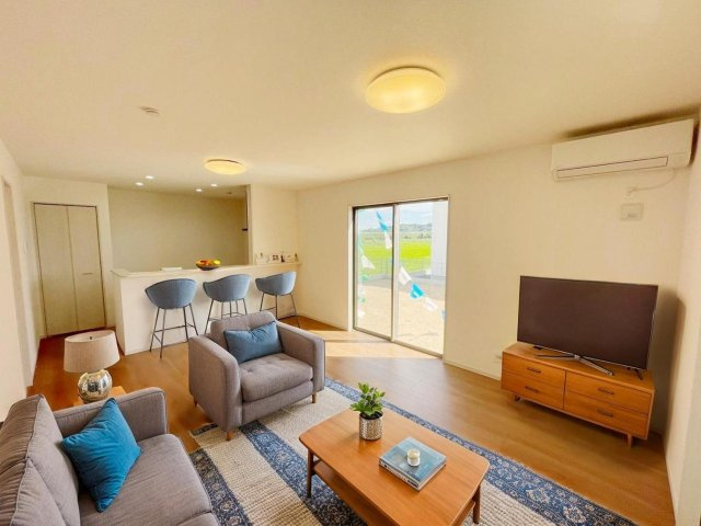 新築戸建・建売　矢吹町八幡町　AiTOWN　全5棟の居間・リビング|画像はAI加工による演出で、実際の家具は付きません。