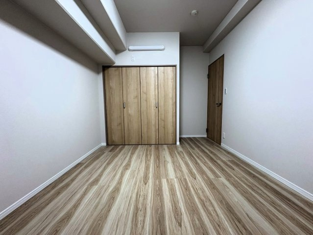 パークテラス桂川の洋室