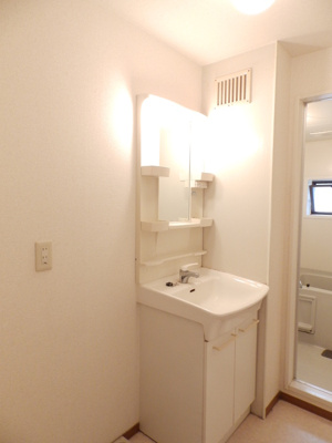 【洗面所】 | ディアコートB棟 | 明るい洗面所です