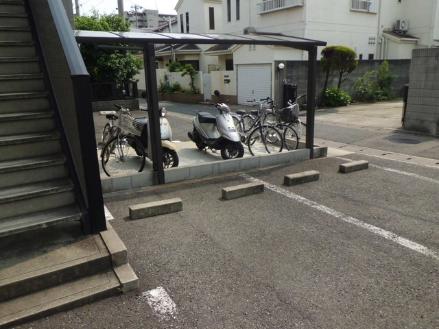 パセオ西芦屋の駐車場