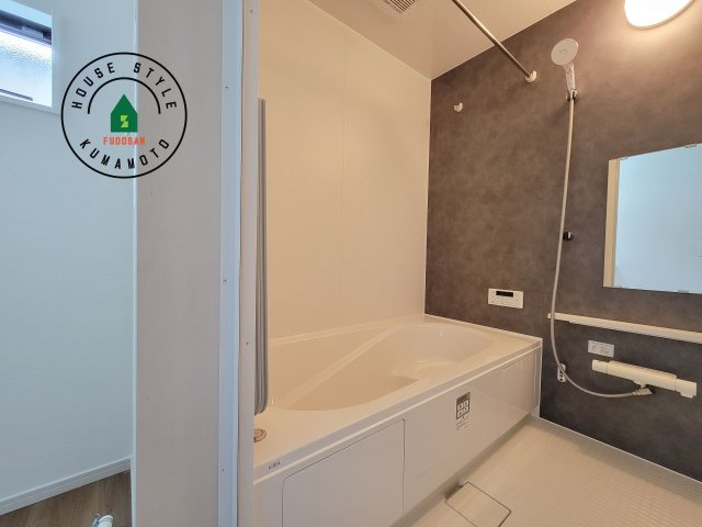菊池郡菊陽町武蔵ケ丘2丁目第4-2棟（2号棟）　の浴室|1日の疲れを癒してくれる広々バスルーム。雨の日のお洗濯にも大活躍な浴室乾燥機付です！