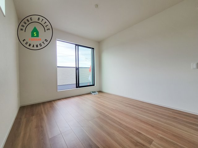 菊池郡菊陽町武蔵ケ丘2丁目第4-2棟（2号棟）　の寝室|主寝室には収納力に優れたクローゼットがありますので、お部屋もすっきり片付きます。