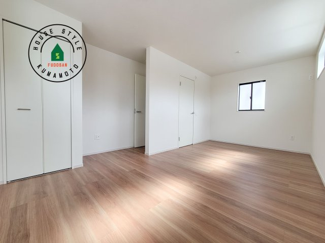 菊池郡菊陽町武蔵ケ丘2丁目第4-2棟（2号棟）　の洋室|穏やかな光が差し込む室内には、穏やかな時間が流れます。