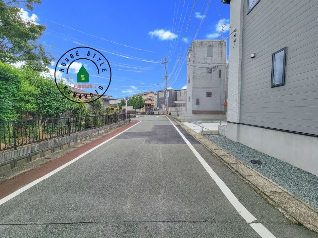 菊池郡菊陽町武蔵ケ丘2丁目第4-2棟（2号棟）　の前面道路含む現地写真|前面道路です。