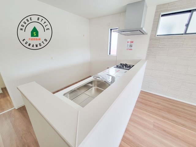 菊池郡菊陽町武蔵ケ丘2丁目第4-2棟（2号棟）　のダイニング|会話が弾む場所として居心地の良いリビングです。