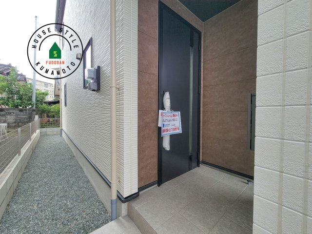 菊池郡菊陽町武蔵ケ丘2丁目第4-2棟（2号棟）　の玄関|おでかけの時も帰った時も、「我が家」を最初に感じでもらえる素敵な空間に。