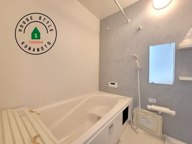 熊本市東区保田窪3丁目第1-2棟（19号棟）　の浴室|ウ窓もあるので換気も安心ですね。同社仕様。1日の疲れを癒してくれる広々バスルーム。雨の日のお洗濯にも大活躍な浴室乾燥機付です！