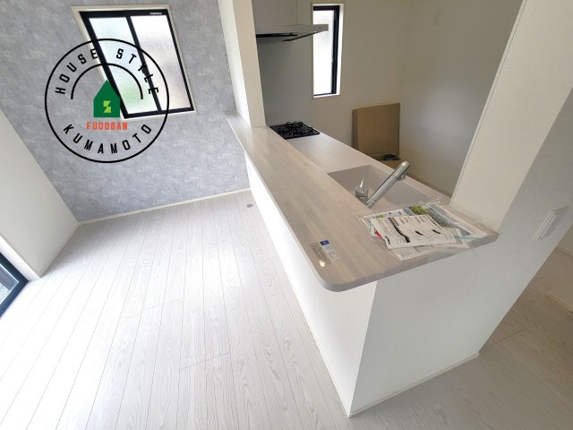 熊本市東区保田窪3丁目第1-2棟（19号棟）　の収納|キッチンから立ち込める香りが今日の料理を期待させます。