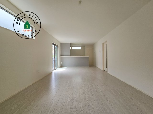 合志市栄第3-1棟（1号棟）　の居間・リビング|キッチンからリビングをしっかり確認できます。家族の笑顔があふれる空間になりそうですね。