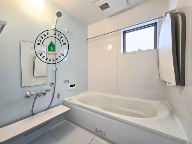 熊本市西区横手5丁目第2-3棟(3号棟)の浴室|1日の疲れを癒してくれる広々バスルーム。雨の日のお洗濯にも大活躍な浴室乾燥機付です！