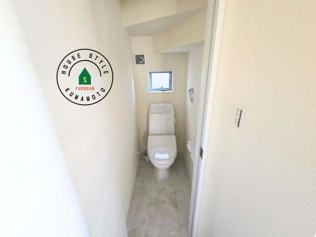 熊本市西区横手5丁目第2-3棟(3号棟)のトイレ|温水洗浄便座を完備しております。2ヶ所にトイレがあるのは朝の慌ただしい時間も安心です。