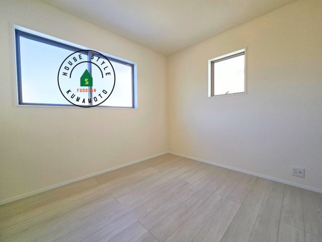 熊本市西区横手5丁目第2-3棟(3号棟)の子供部屋|採光良好な洋室は全居室、複層ガラスの遮熱効果と断熱効果で、一年中快適に過ごせます。