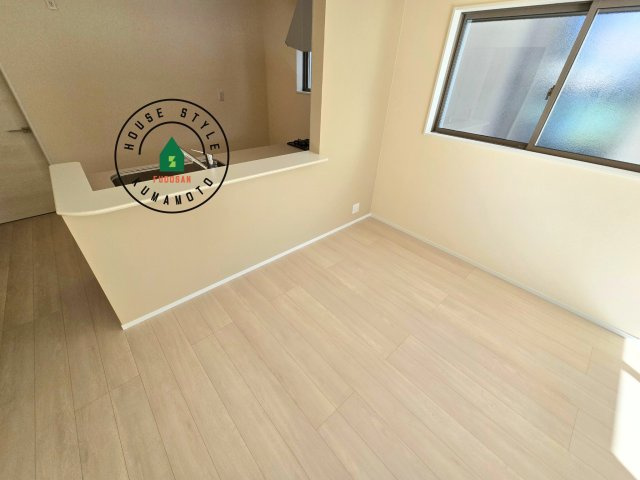 熊本市西区横手5丁目第2-3棟(3号棟)のダイニング|会話が弾む場所として居心地の良いリビングです。